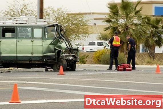 Hur arkiverar jag en Hit & Auto Run Accident Report i Kalifornien? - Bil Reparation
