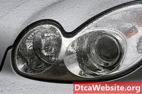 How to Adjust the Drivers Side Headlights on a Honda Odyssey