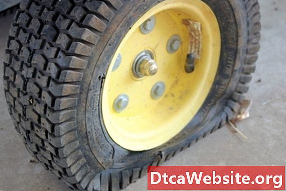 Hur man byter ett platt däck utan en knekt - Bil Reparation