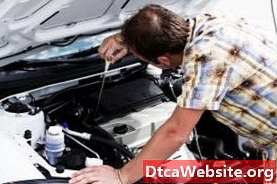 Hur man ändrar den främre differentiella vätskan på en Chevy - Bil Reparation