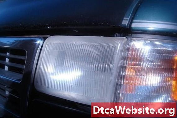 How to Clean Oxidized Plastic Headlights