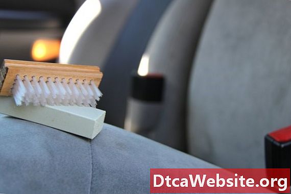 Πώς να καθαρίσετε καθίσματα αυτοκινήτων Suede