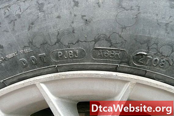 Как да декодирате идентификационния номер на гумата, за да определите възрастта на гумата