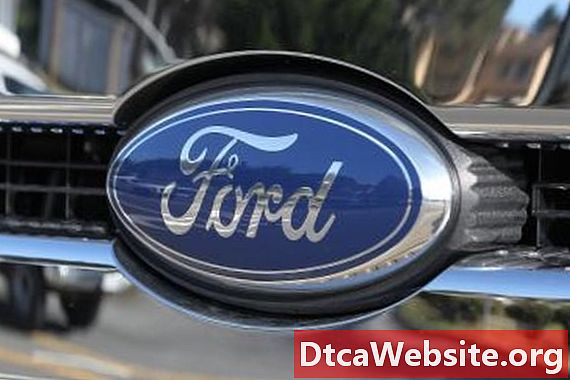 Hvordan identifisere en Ford Model Year Truck