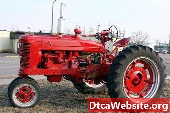 How to Read an Hour Meter on a Tractor