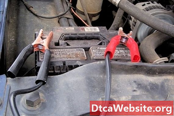 Hur du laddar ett batteriförstärkare - Bil Reparation