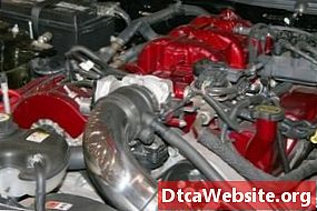 How to Remove a Crankshaft From Under the Car