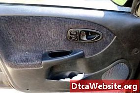 Come rimuovere una maniglia esterna della porta Volkswagen