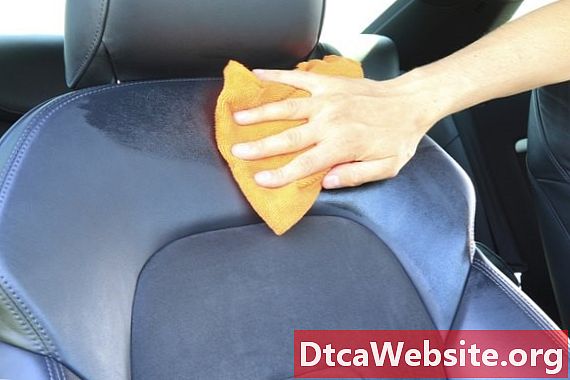 Como remover manchas de água dos assentos de carro