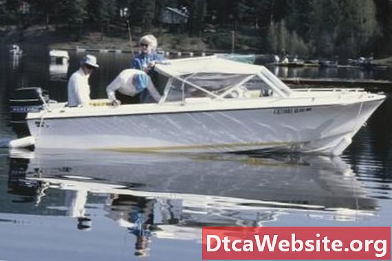 כיצד לתקן מעיל צלול זורם על סירת פיברגלס - תיקון רכב