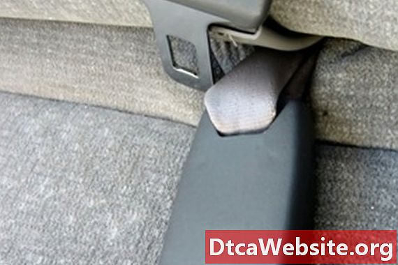 Как да ремонтирате възглавници за столчета за кола