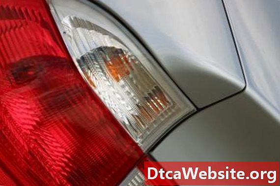 How to Check Tail Lamps With a Multimeter