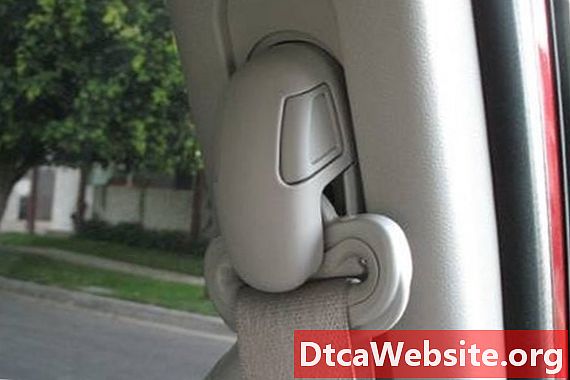 Jak vyměnit bezpečnostní pásy na Toyota Corolla - Oprava Auta