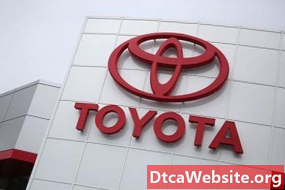 Hoe een lagedruklicht in een Toyota Tacoma te resetten