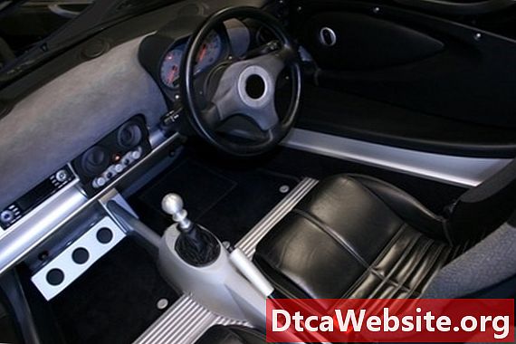 Hoe een Mercedes SL-navigatiesysteem te resetten