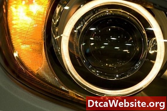 Bagaimana Menetapkan Semula Minyak dan Enjin Cahaya BMW X5 2003 Menggunakan Pencucuhan