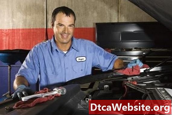 Cómo reiniciar un Detroit Diesel después de cambiar los filtros de combustible - Reparación De Autos