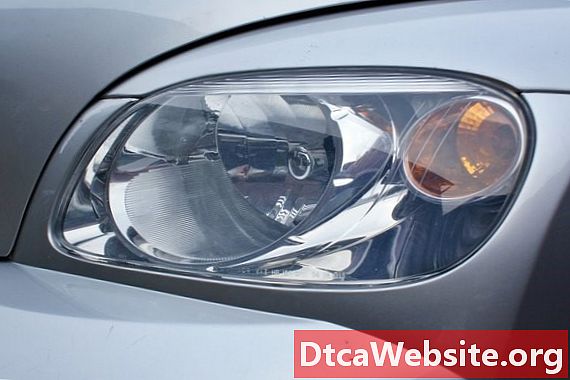 How to Restore Foggy Headlight Lenses With Toothpaste