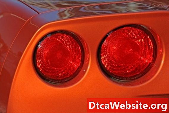 Slik feilsøker du en Corvette Throttle Position Sensor - Bilreparasjon