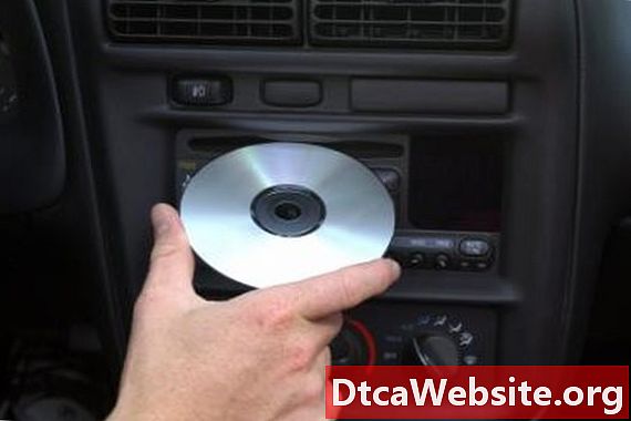 Cum pot scoate un CD blocat dintr-o mașină stereo?