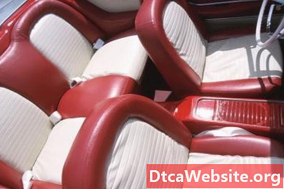 Dicas para remover manchas de óleo dos assentos de carro - Reparo Do Carro