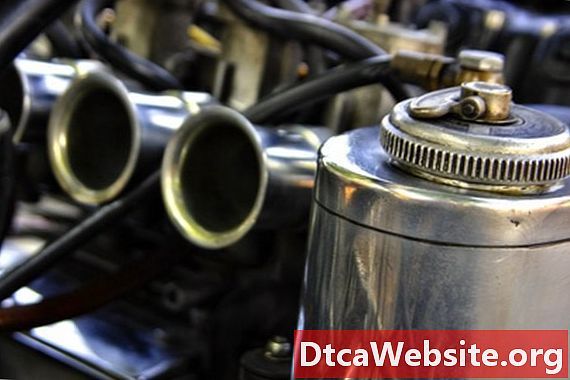 Which Cleaning Solvents Can Be Used to Clean a Carburetor?